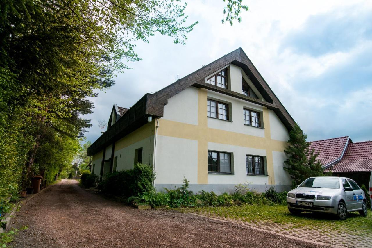 Penzion U Kostela Mláka Exterior photo